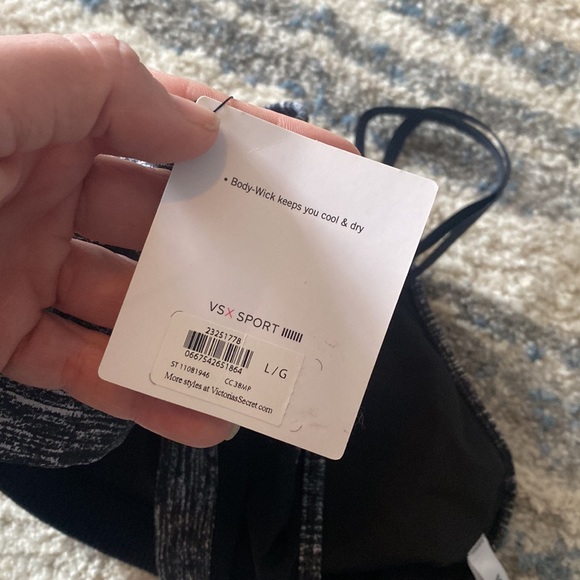 NWT Victoria’s Secret Sports Bra - Picture 4 of 5